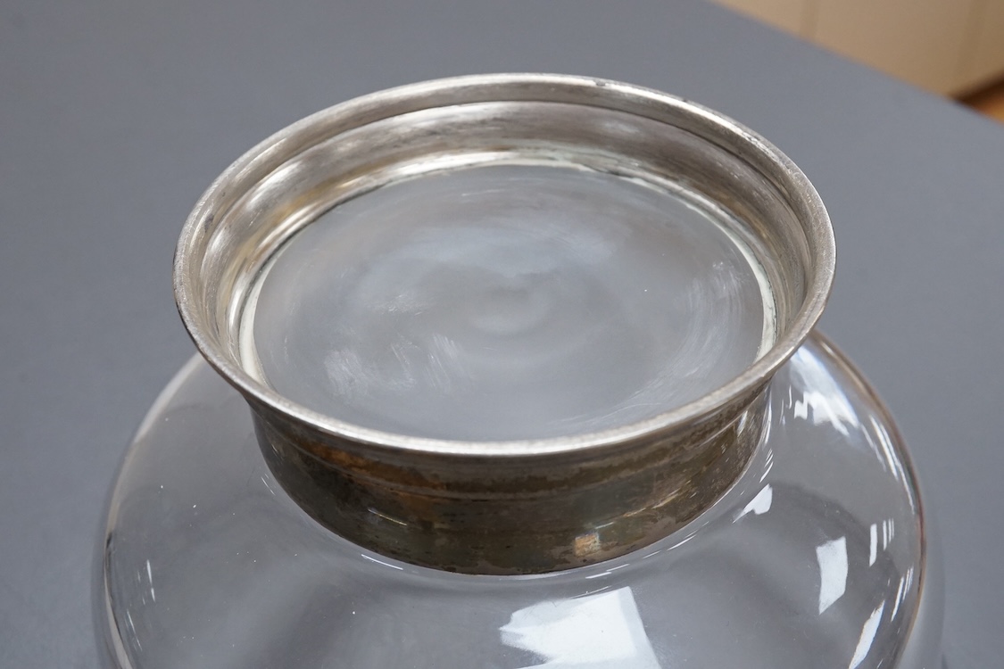 A modern silver footed circular glass bowl, M C Hersey & Son Ltd, London, 2000, diameter 19.1cm.